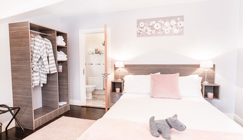 Deluxe Family Room