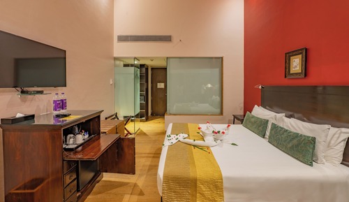 Deluxe Room King Bed with Balcony and Bathtub