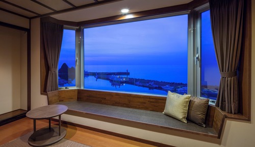 Sea view Twin on 7 floor, Non Smoking (42sqm, Bed Size 110cm x 2, Up to 3 people)