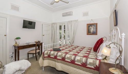 The Spring Suite & cooked gourmet breakfast - Queen bed with ensuite
