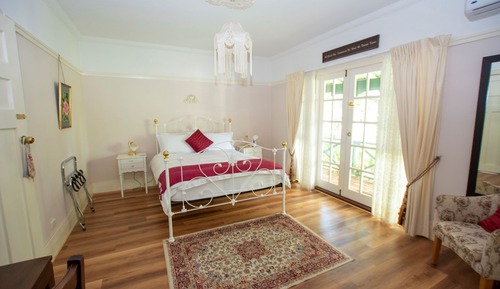The Rose Suite & cooked gourmet breakfast - King bed with ensuite and 2 person spa