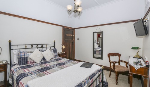 The Autumn Suite & cooked gourmet breakfast - Queen bed with ensuite