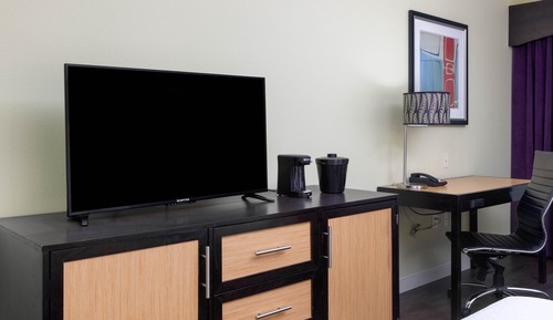 Room, 1 King Bed, Accessible, Non Smoking (Mobility/Hearing, Tub w/Grab Bars)