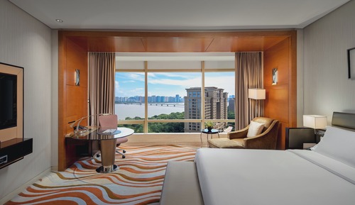 Premium Room, 1 King Bed, City View