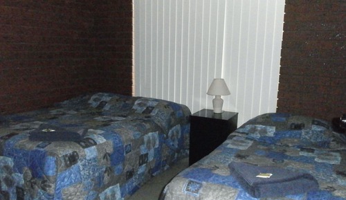 Standard Townhome, 2 Bedrooms, Kitchen, Pool View