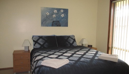 Standard Townhome, 2 Bedrooms, Kitchen, Pool View
