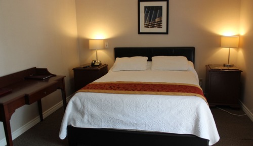 Standard Room, 1 Queen Bed