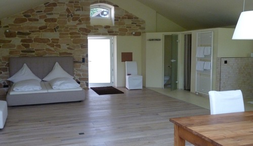 Comfort Studio Suite, Terrace (Cream)