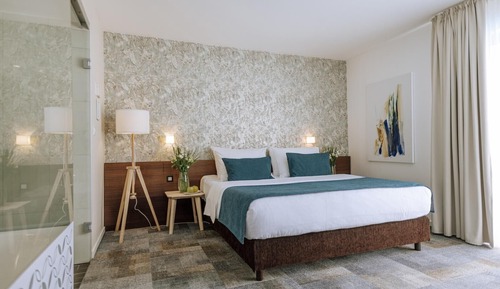 Deluxe Suite with Balcony