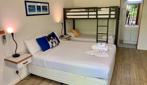 4 person motel room. 1 bedroom, kitchenette, ensuite, non-smoking.