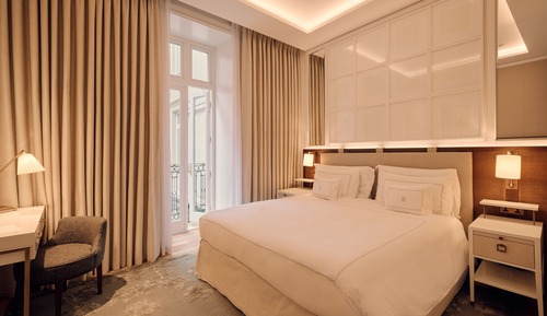 Suite, 1 King Bed (Garden)