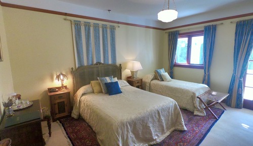 Country Estate Deluxe Twin Room, 1 Queen and 1 Single Beds, Ensuite, Balcony Garden View