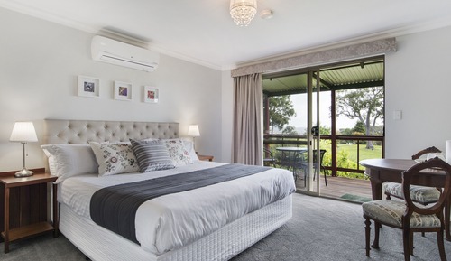 King Room with Ensuite & Balcony