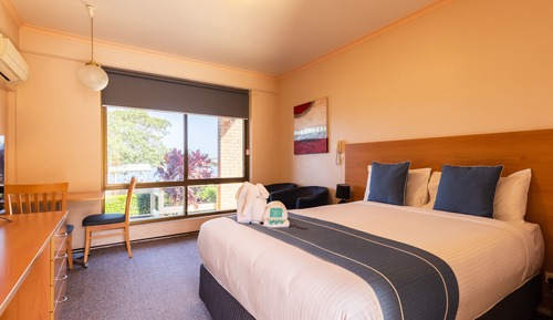 Deluxe Room, 1 King Bed, Kitchenette, River View