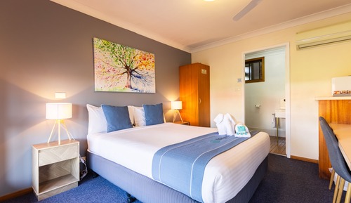 Standard Room, 1 Queen Bed