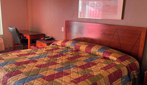 Room, 1 King Bed, Smoking