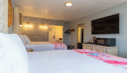 Standard (Pet Friendly) Double Queen Room