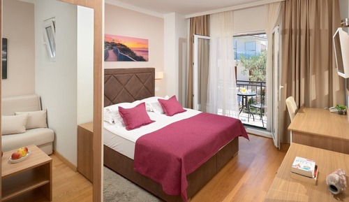 Standard Double Room, 1 Double Bed, Balcony, Partial Sea View