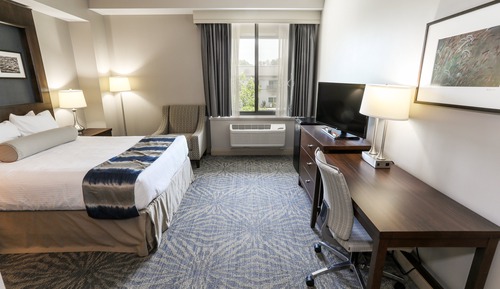 Room, 1 Queen Bed, Mobility Accessible (Highland)
