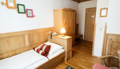 Single Room Cat. E incl. breakfast