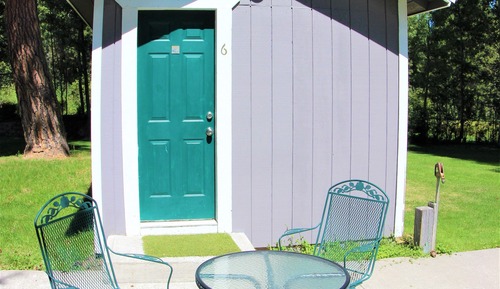 Basic Cabin, 1 Queen Bed, Courtyard Area