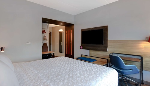 Room, 1 King Bed, Accessible (Hearing)