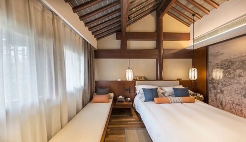 Superior Room B