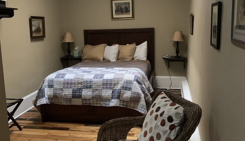 Standard Room, 1 Queen Bed (Pullman Room 204)