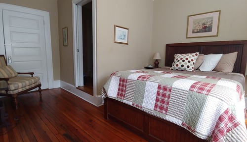Standard Room, 1 Queen Bed (Pullman Room 214)