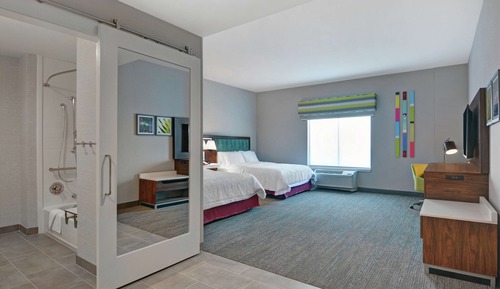 Room, 2 Queen Beds, Accessible, Bathtub