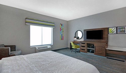 Room, 1 King Bed, Refrigerator & Microwave