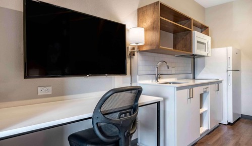 Standard Studio, 1 Queen Bed, Non Smoking, Refrigerator (Microwave)