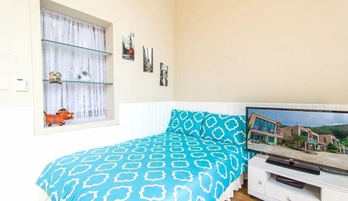 Room (Hyunny)
