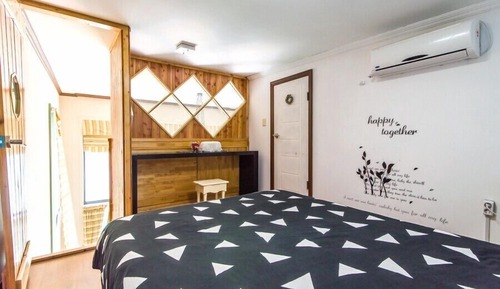 Room (Junny)