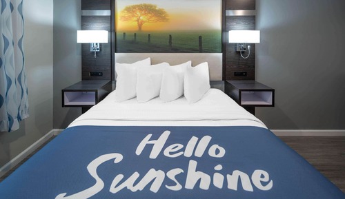 Studio Suite, 1 Queen Bed, Accessible, Non Smoking (Mobility/Hearing Impaired)