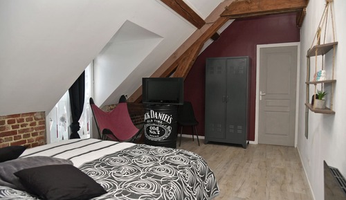 Double Room (Le soleil levant)