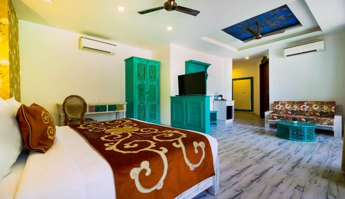 Suite, Balcony