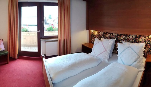 Basic Double Room, Shared Bathroom (2)