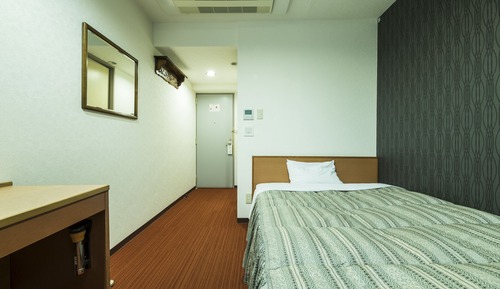 Double Room, Smoking