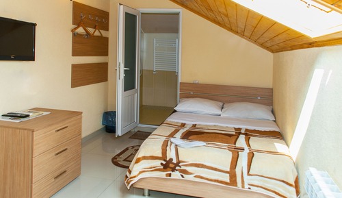 Standard double room with 1 double bed with attic