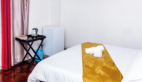 Deluxe King Room 1