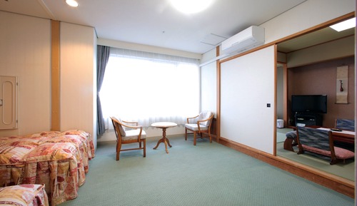 Japanese Western Style Room, Smoking