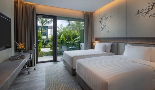 Deluxe Room, 2 Twin Beds, Patio, Pool View (Laguna)