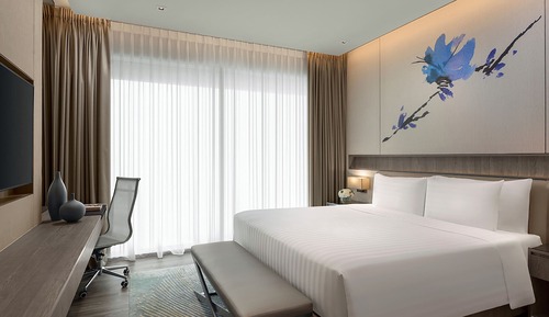 Deluxe Room, 1 King Bed (Laguna)