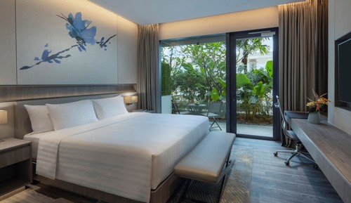 Deluxe Room, 1 King Bed, Patio (Laguna)