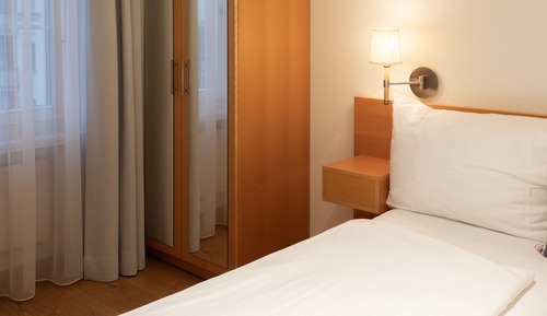 Small Double Room Grandlit