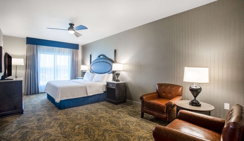 Suite, 1 King Bed, Accessible (Roll-In Shower)