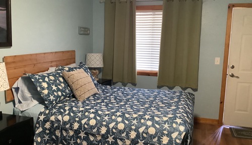 Basic Room, 2 Queen Beds (Unit 8 no pets allowed)