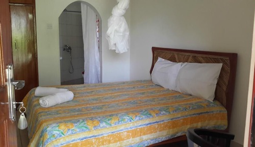 Double or Twin Room (2)