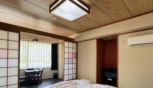 Japanese Style Family Room, Standard 25